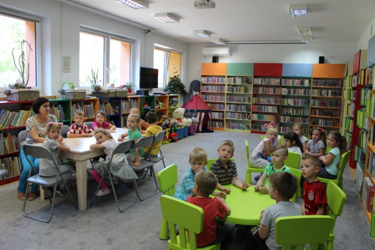 PRZEDSZKOLAKI W BIBLIOTECE