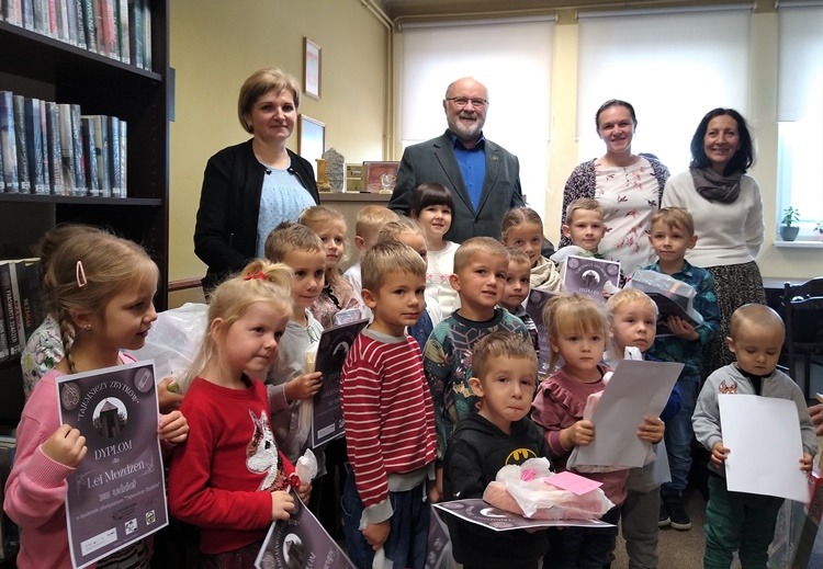 WERNISAŻ PRAC DZIECIĘCYCH „KOLOROWE HISTORIE”