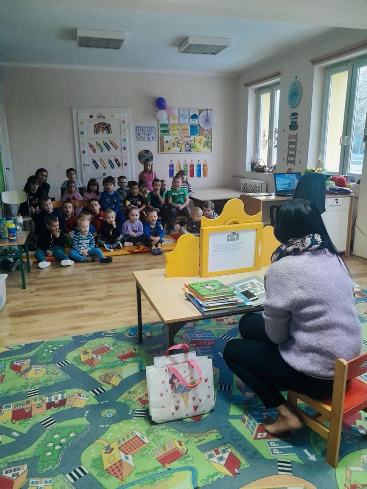 LEKCJA BIBLIOTECZNA W PRZEDSZKOLU W BĄKOWIE