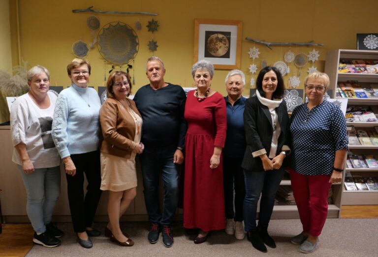 SZYDEŁKOWE WARIACJE