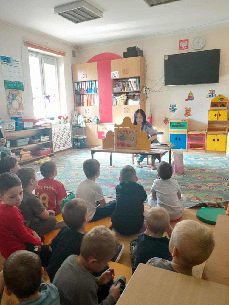 MIĘDZYNARODOWY DZIEŃ TEATRU W PRZEDSZKOLU W BĄKOWIE