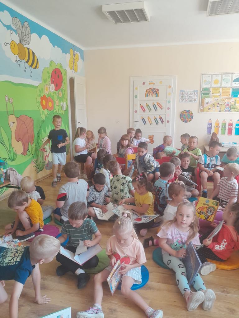 LEKCJA BIBLIOTECZNA W PRZEDSZKOLU W BĄKOWIE