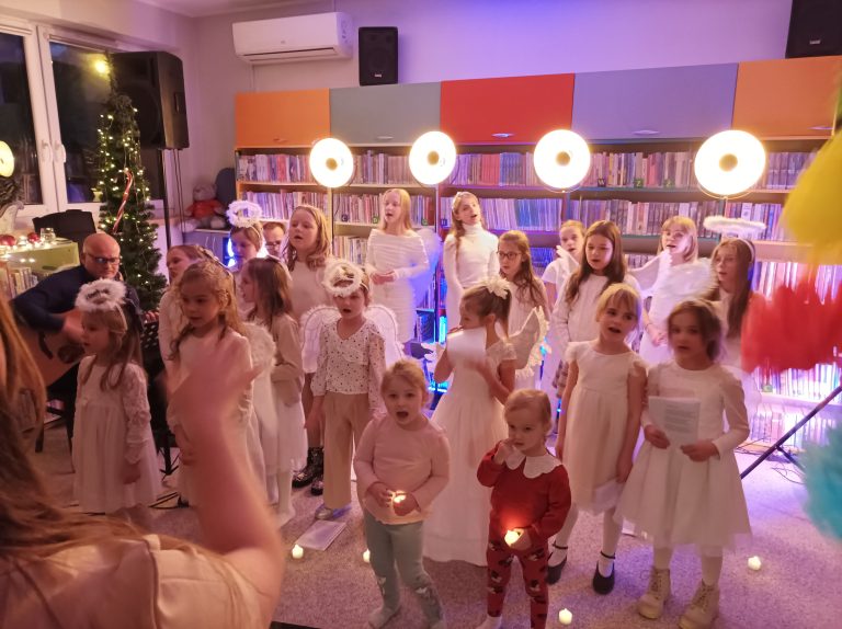 KOLĘDOWANIE W BIBLIOTECE